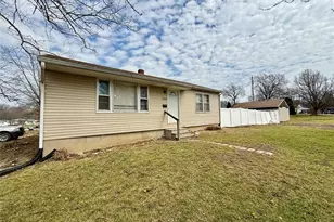 559 W Bell St, Montgomery City, MO 63361 - Photo 2