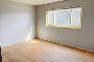 2910 Wellington Dr, Florissant, MO 63033 - Photo 8