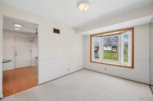 9835 Ridgely Ln, Saint Louis, MO 63123 - Photo 8