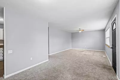 2400 Bluegrass Lane, Florissant, MO 63033 - Photo 10
