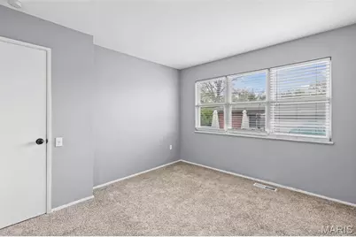2400 Bluegrass Lane, Florissant, MO 63033 - Photo 18