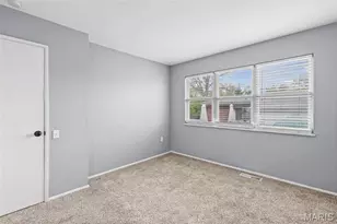 2400 Bluegrass Ln, Florissant, MO 63033 - Photo 18