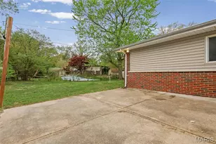 2400 Bluegrass Ln, Florissant, MO 63033 - Photo 46