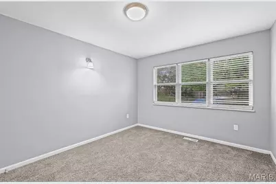 2400 Bluegrass Lane, Florissant, MO 63033 - Photo 22
