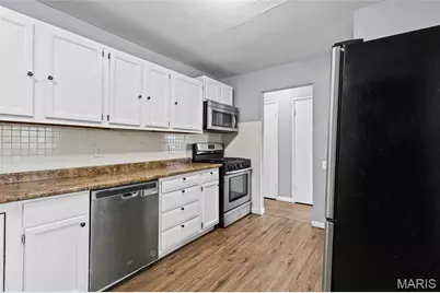 2400 Bluegrass Lane, Florissant, MO 63033 - Photo 12