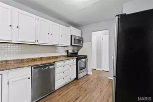 2400 Bluegrass Ln, Florissant, MO 63033 - Photo 12