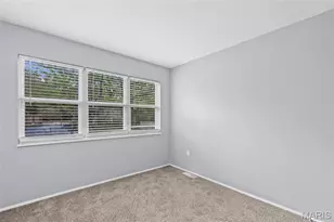 2400 Bluegrass Ln, Florissant, MO 63033 - Photo 24