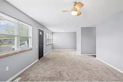 2400 Bluegrass Lane, Florissant, MO 63033 - Photo 8