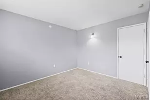 2400 Bluegrass Ln, Florissant, MO 63033 - Photo 20
