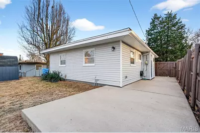 19 Marquette Drive, Florissant, MO 63031 - Photo 22