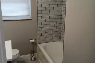 8554 Drury Ln, Saint Louis, MO 63147 - Photo 12