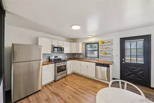 4695 Primm St, Saint Louis, MO 63116 - Photo 8