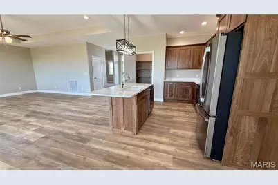 205 E Larkspur Ct, Hannibal, MO 63401 - Photo 6