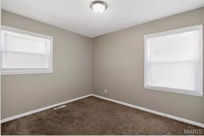 325 Lancashire Road, Saint Louis, MO 63137 - Photo 12