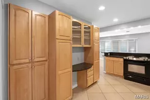 8408 Louwen Dr, Ladue, MO 63124 - Photo 2