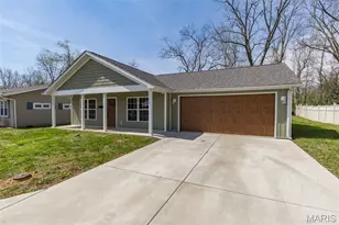 131 N Alexander St, Farmington, MO 63640 - Photo 2
