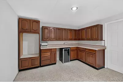7 Springlake Court, Ballwin, MO 63011 - Photo 32