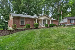 7 Springlake Ct, Ballwin, MO 63011 - Photo 2