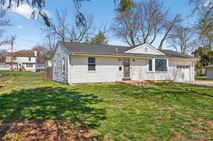 5 Kenwood Dr, Hazelwood, MO 63042 - Photo 4