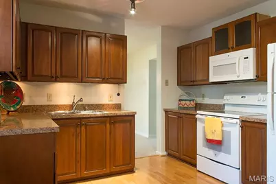 9071 Wrenwood Lane, Brentwood, MO 63144 - Photo 4