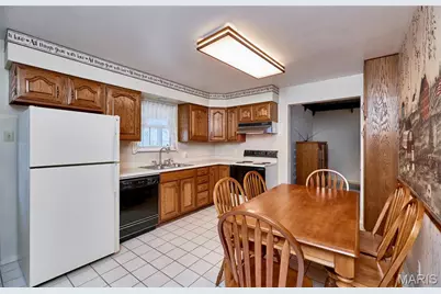 615 Central Parkway, Florissant, MO 63031 - Photo 6