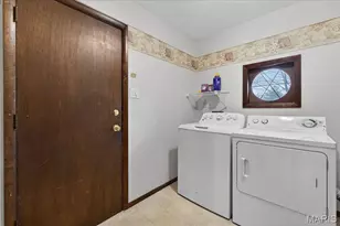 7127 Honey Ln, Saint Louis, MO 63129 - Photo 16