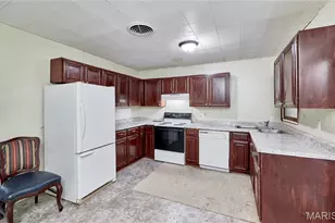 120 Highview Dr, Ballwin, MO 63011 - Photo 16