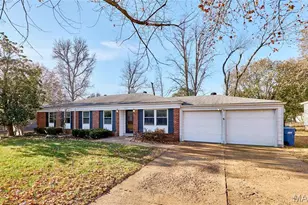 815 Montmartre Ct, Saint Louis, MO 63141 - Photo 2