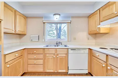 815 Montmartre Court, Saint Louis, MO 63141 - Photo 16