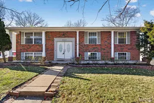 821 Courtland Pl, Manchester, MO 63021 - Photo 1