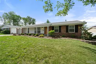 12174 Lake Meade Dr, Saint Louis, MO 63146 - Photo 2
