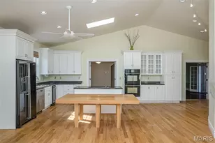 77 Aberdeen Pl, Clayton, MO 63105 - Photo 12