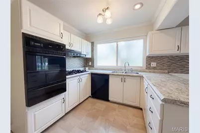 3325 Steed Drive, Florissant, MO 63033 - Photo 2