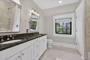 424 Oakley Dr, Saint Louis, MO 63105 - Photo 12