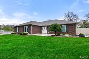 16 Nicolet Dr, Manchester, MO 63011 - Photo 2