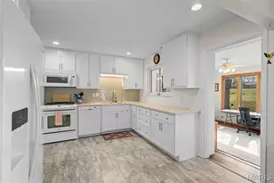 5100 Caribee Dr, Saint Louis, MO 63128 - Photo 18