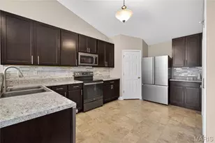 125 Hidden Bluffs Dr, Lake Saint Louis, MO 63367 - Photo 20