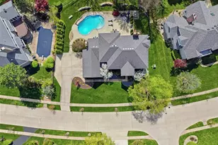 14812 Brook Hill Dr, Chesterfield, MO 63017 - Photo 2