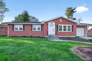 11 Elmwood Pl, Saint Charles, MO 63301 - Photo 2