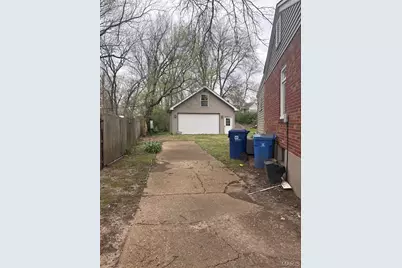 10 Regina Court, Florissant, MO 63031 - Photo 2