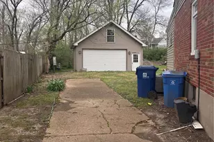 10 Regina Ct, Florissant, MO 63031 - Photo 2