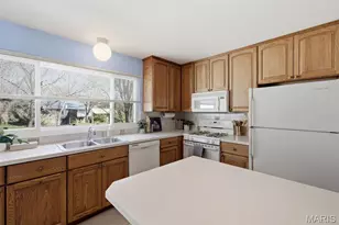 2166 Pheasant Run Dr, Saint Louis, MO 63043 - Photo 16