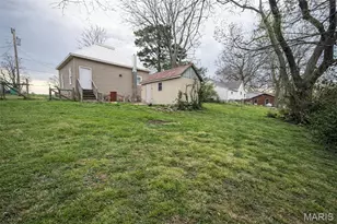 341 Spruce St, Bourbon, MO 65441 - Photo 32