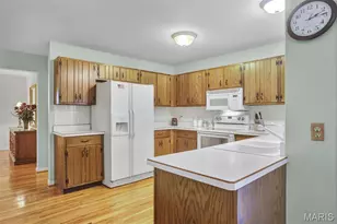 10448 Gregory Ct, Saint Louis, MO 63128 - Photo 20