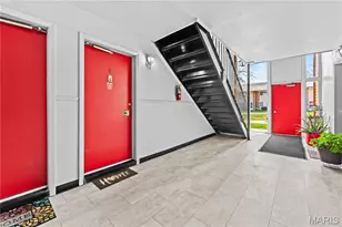 9117 Villaridge Ct, Saint Louis, MO 63123 - Photo 2