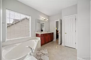 3027 Windsor Point Dr, Saint Louis, MO 63129 - Photo 10