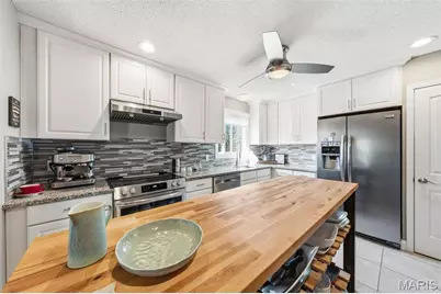 5607 Dantonaire Place, Saint Louis, MO 63128 - Photo 16