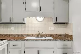 1680 Herault Pl, Saint Louis, MO 63125 - Photo 8