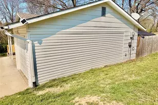 919 N 7th St, De Soto, MO 63020 - Photo 10