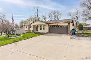 3518 Canterbury Dr, Saint Charles, MO 63303 - Photo 1